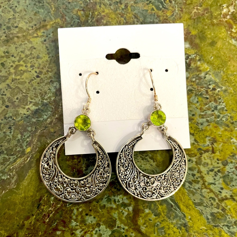 Silver hanging earrings with peridot stone. So pretty for the holidays! NWOT!